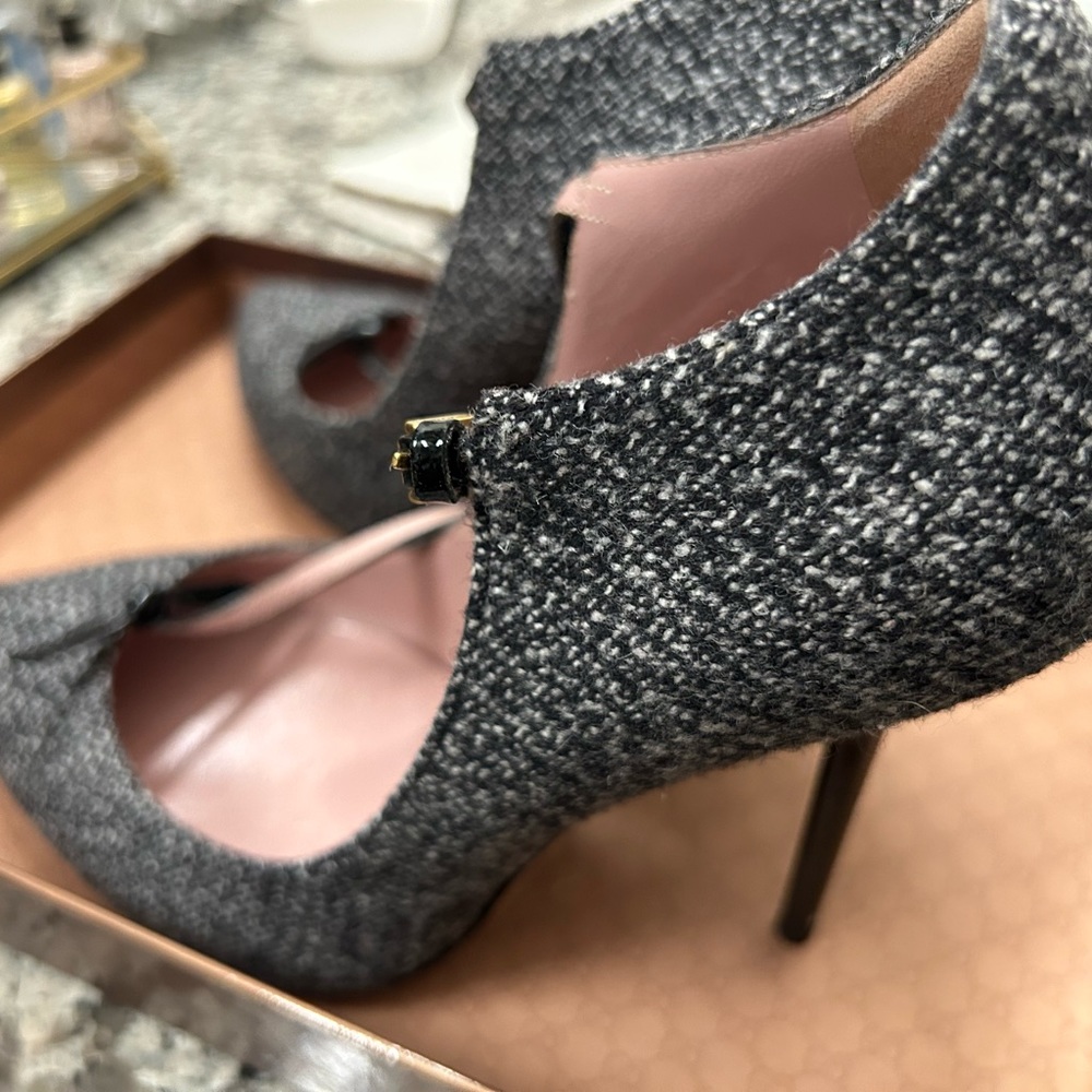 GUCCI TWEED BUSNESS BOSS  PUMP